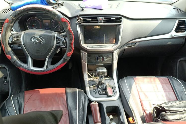 Used SAIC MAXUS T70 2019 2.0T Diesel Automatic 2WD Elite Version with Long Body and High Ground Clearance Center Console