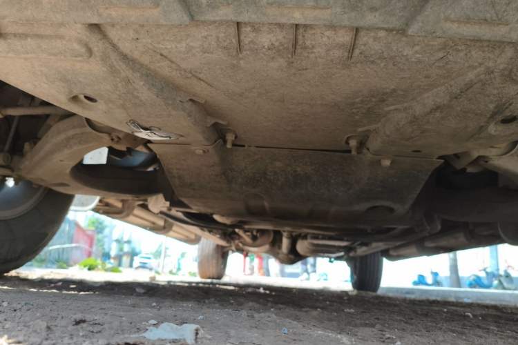 Used SAIC MAXUS T70 2019 2.0T Diesel Manual Two-Wheel Drive Comfort Version with Long Body and High Ground Clearance Chassis Front