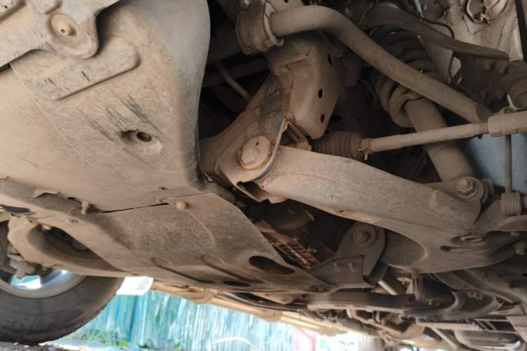 Used SAIC MAXUS T70 2019 2.0T Diesel Manual Two-Wheel Drive Comfort Version with Long Body and High Ground Clearance Chassis Front Left