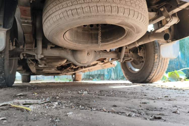 Used SAIC MAXUS T70 2019 2.0T Diesel Manual Two-Wheel Drive Comfort Version with Long Body and High Ground Clearance Chassis Rear Left