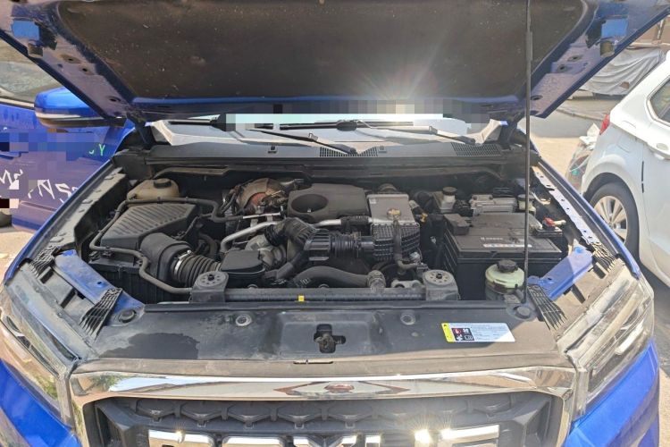 Used SAIC MAXUS T70 2019 2.0T Diesel Automatic Two-Wheel Drive Comfort Edition with Long Bed and High Ground Clearance Engine Bay