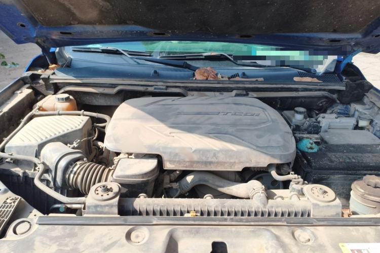 Used SAIC MAXUS T70 2019 2.0T Diesel Manual Two-Wheel Drive Comfort Version with Long Body and High Ground Clearance Engine Bay