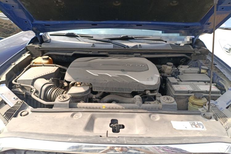 Used SAIC MAXUS T70 2019 2.0T Diesel Automatic 2WD Elite Version with Long Body and High Ground Clearance Engine Bay