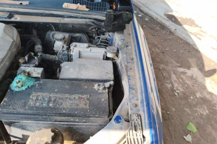 Used SAIC MAXUS T70 2019 2.0T Diesel Manual Two-Wheel Drive Comfort Version with Long Body and High Ground Clearance Engine Bay Left