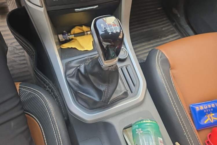 Used SAIC MAXUS T70 2019 2.0T Diesel Manual 4x4 Comfort Edition Standard Cab High-Profile Chassis Gear Lever
