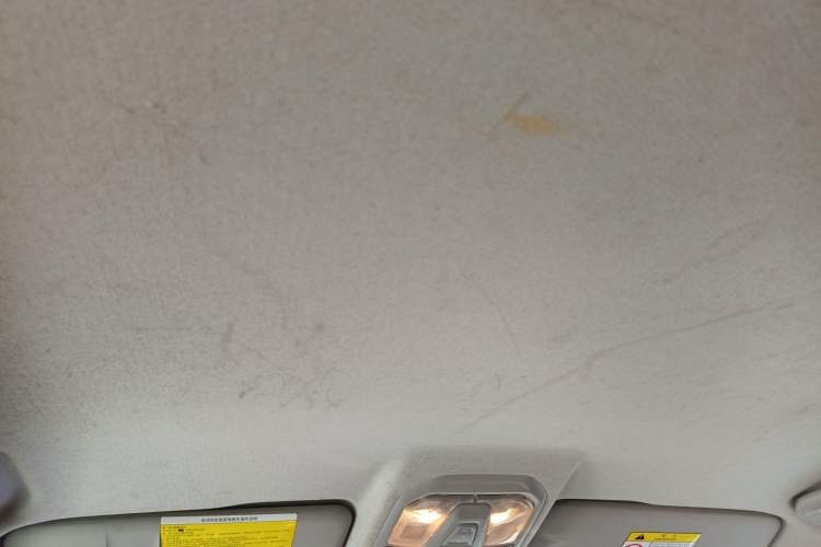 Used SAIC MAXUS T70 2019 2.0T Diesel Automatic 2WD Elite Version with Long Body and High Ground Clearance Headliner