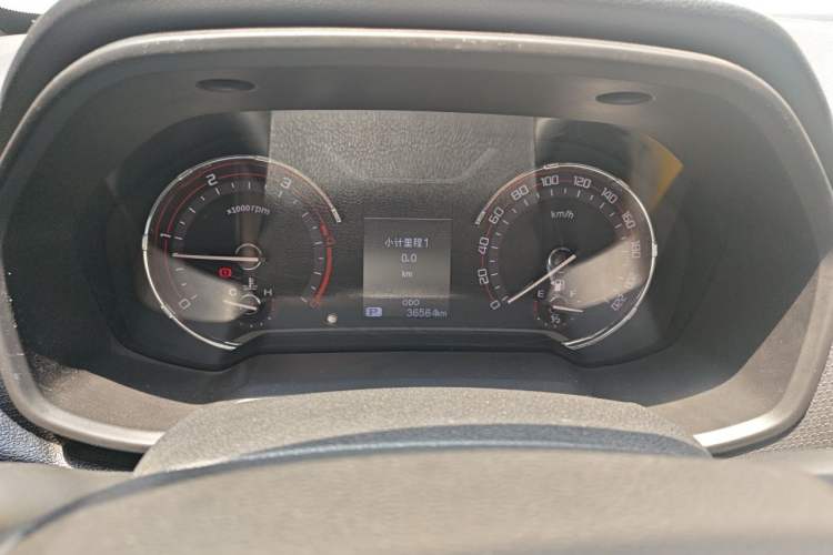 Used SAIC MAXUS T70 2019 2.0T Diesel Automatic Two-Wheel Drive Comfort Edition with Long Bed and High Ground Clearance Instrument Cluster