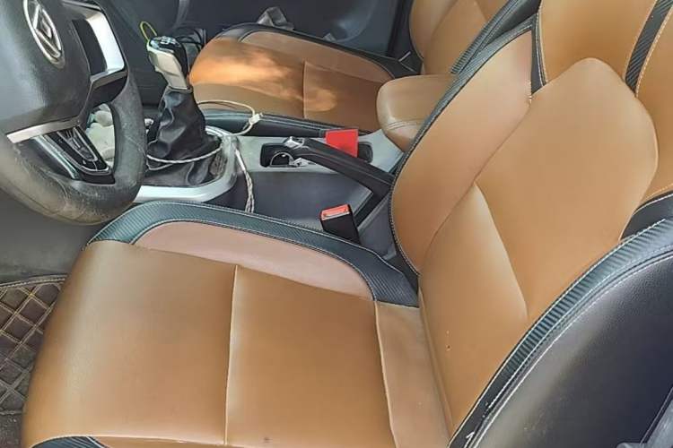 Used SAIC MAXUS T70 2019 2.0T Diesel Manual Two-Wheel Drive Comfort Version with Long Body and High Ground Clearance Left Front Seat
