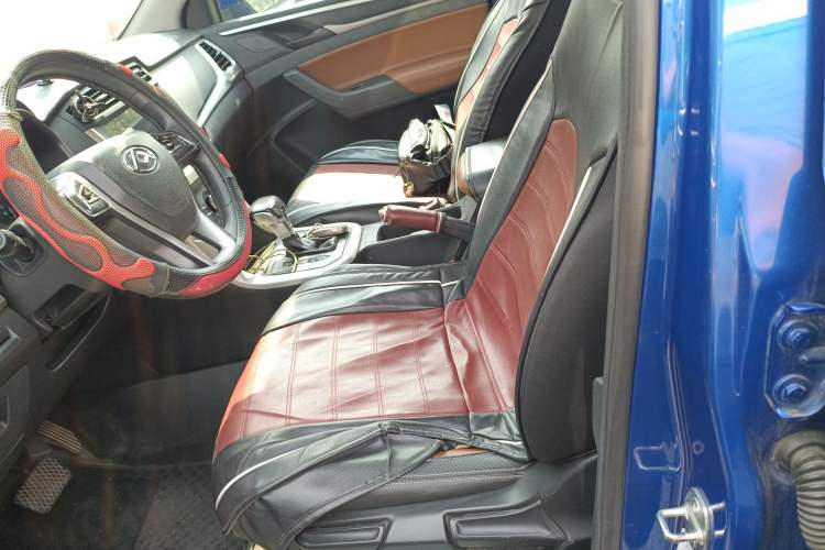 Used SAIC MAXUS T70 2019 2.0T Diesel Automatic 2WD Elite Version with Long Body and High Ground Clearance Left Front Seat