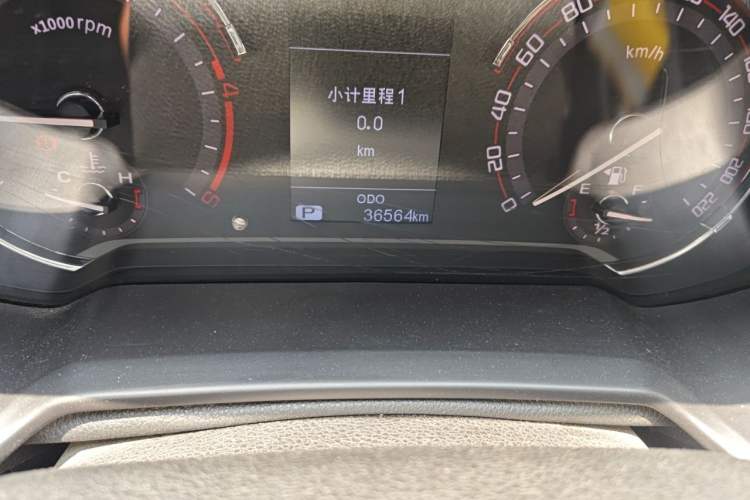 Used SAIC MAXUS T70 2019 2.0T Diesel Automatic Two-Wheel Drive Comfort Edition with Long Bed and High Ground Clearance Odometer Close Up