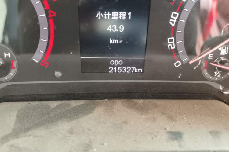 Used SAIC MAXUS T70 2019 2.0T Diesel Manual Two-Wheel Drive Comfort Version with Long Body and High Ground Clearance Odometer Close Up