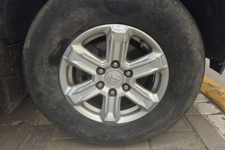 Used SAIC MAXUS T70 2019 2.0T Diesel Manual 4x4 Comfort Edition Standard Cab High-Profile Chassis Right Front Wheel Hub