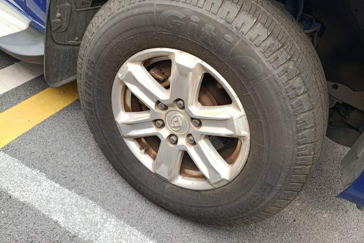 Used SAIC MAXUS T70 2019 2.0T Diesel Automatic 2WD Elite Version with Long Body and High Ground Clearance Right Front Wheel Hub