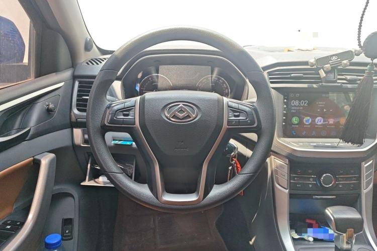 Used SAIC MAXUS T70 2019 2.0T Diesel Automatic Two-Wheel Drive Comfort Edition with Long Bed and High Ground Clearance Steering Wheel