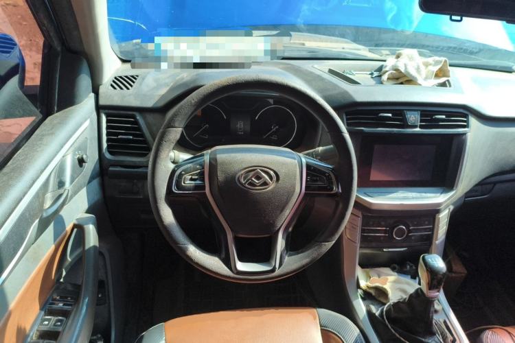 Used SAIC MAXUS T70 2019 2.0T Diesel Manual Two-Wheel Drive Comfort Version with Long Body and High Ground Clearance Steering Wheel