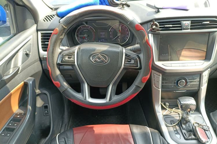 Used SAIC MAXUS T70 2019 2.0T Diesel Automatic 2WD Elite Version with Long Body and High Ground Clearance Steering Wheel