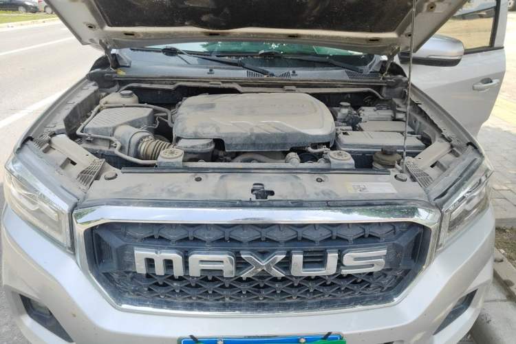 Used SAIC MAXUS T70 2019 2.0T Diesel Automatic Two-Wheel Drive Comfort Edition with Long Bed and High Ground Clearance Engine Bay
