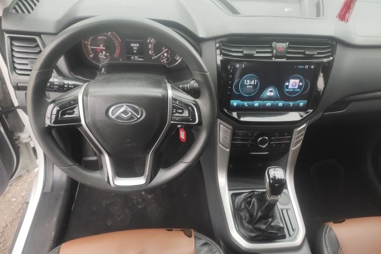Used SAIC MAXUS T70 2019 2.0T Diesel Manual Two-Wheel Drive Comfort Version Standard Box High Chassis Center Console