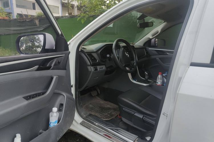 Used SAIC MAXUS T70 2019 2.0T Diesel Automatic Two-Wheel Drive Comfort Edition Standard Box with High Chassis Driver Seat