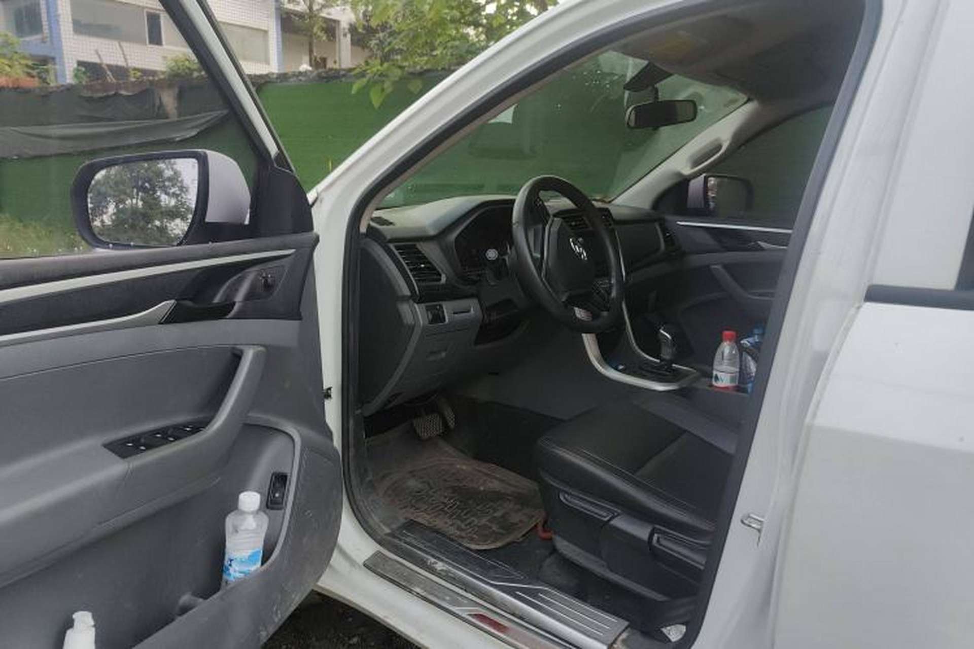 Used SAIC MAXUS T70 2019 2.0T Diesel Automatic Two-Wheel Drive Comfort Edition Standard Box with High Chassis Driver Seat