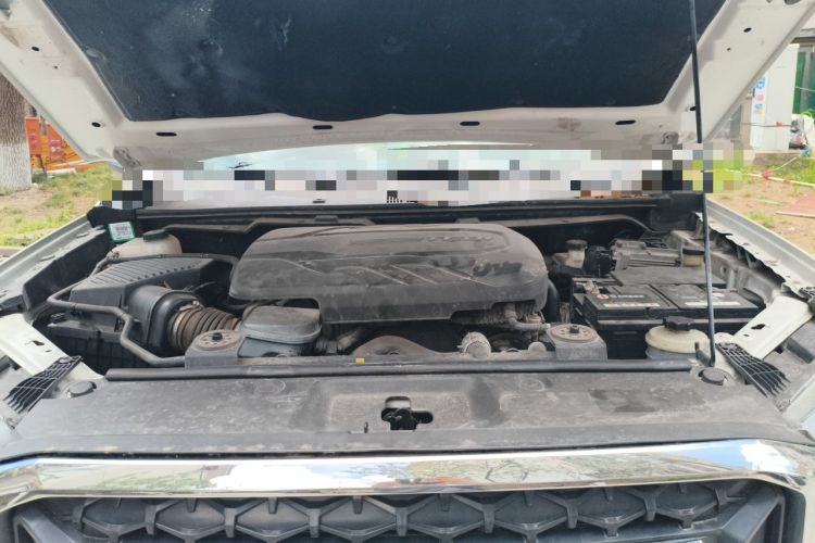 Used SAIC MAXUS T70 2019 2.0T Diesel Manual Two-Wheel Drive Comfort Version with Long Body and High Ground Clearance Engine Bay