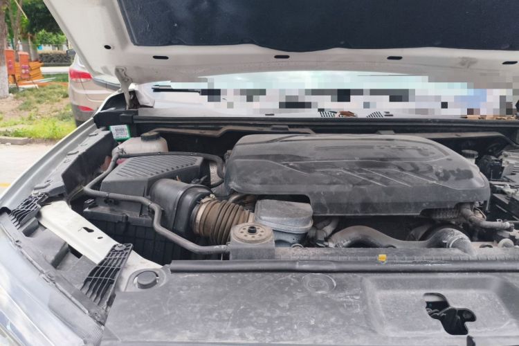 Used SAIC MAXUS T70 2019 2.0T Diesel Manual Two-Wheel Drive Comfort Version with Long Body and High Ground Clearance Engine Bay Right