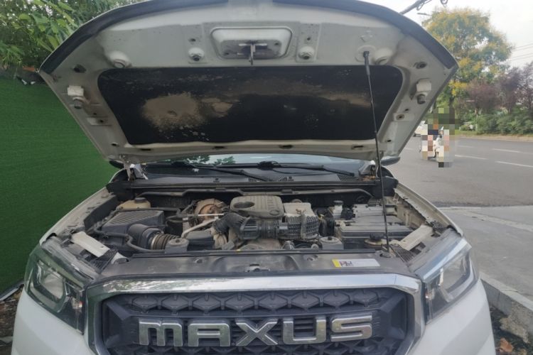 Used SAIC MAXUS T70 2019 2.0T Diesel Automatic Two-Wheel Drive Comfort Edition Standard Box with High Chassis Engine Bay