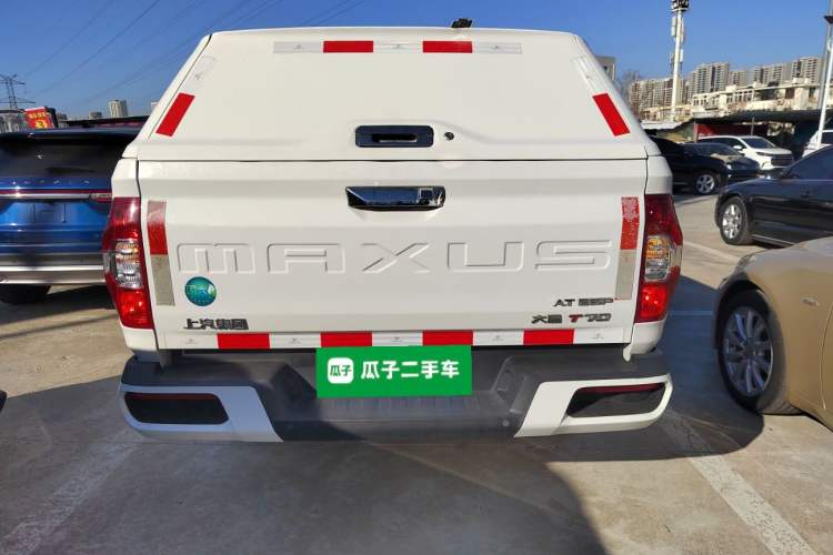 Used SAIC MAXUS T70 2019 2.0T Diesel Automatic Two-Wheel Drive Luxury Version with Long Body and High Ground Clearance Exterior 4