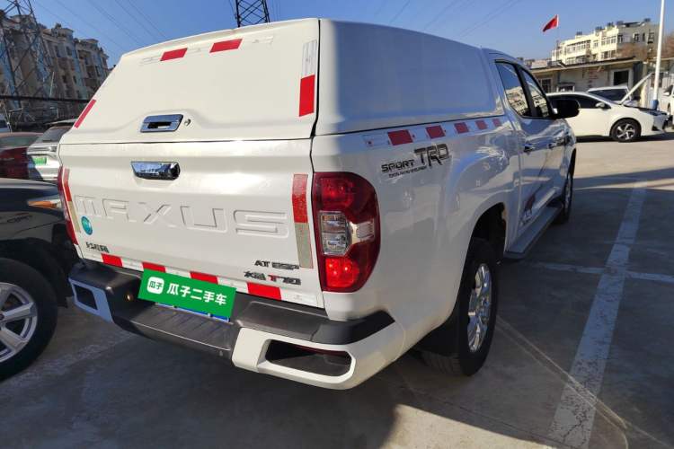 Used SAIC MAXUS T70 2019 2.0T Diesel Automatic Two-Wheel Drive Luxury Version with Long Body and High Ground Clearance Exterior 5