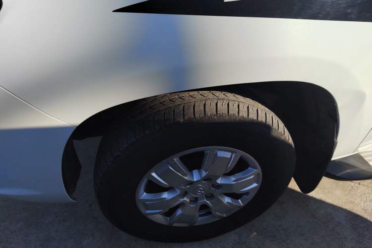 Used SAIC MAXUS T70 2019 2.0T Diesel Automatic Two-Wheel Drive Luxury Version with Long Body and High Ground Clearance Exterior 7
