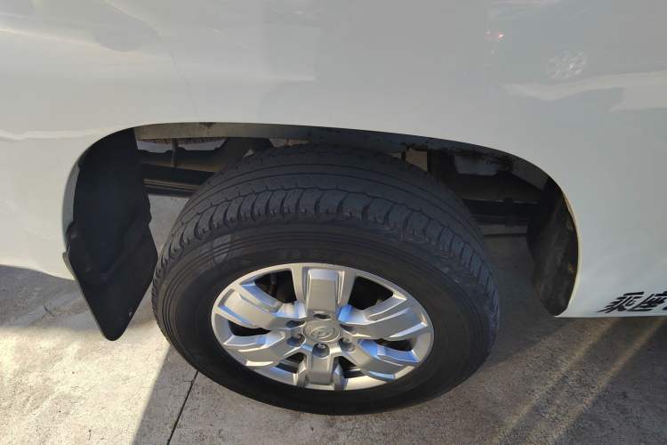 Used SAIC MAXUS T70 2019 2.0T Diesel Automatic Two-Wheel Drive Luxury Version with Long Body and High Ground Clearance Exterior 8