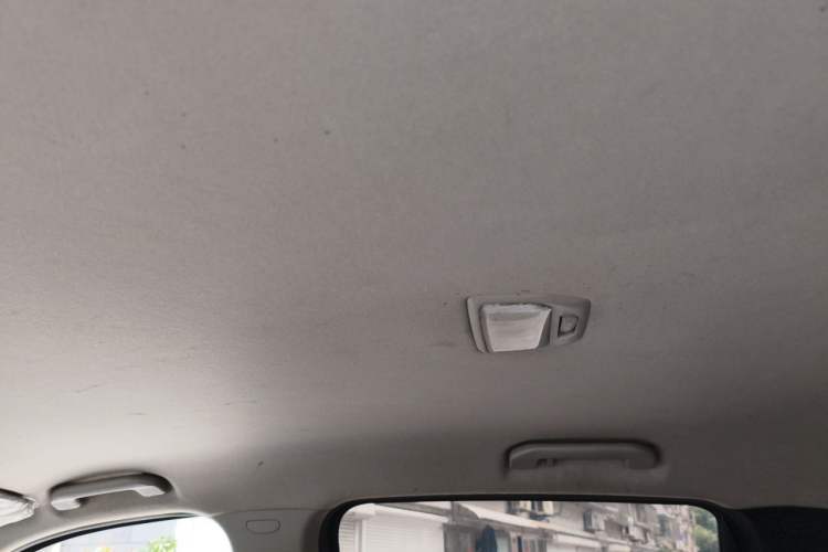 Used SAIC MAXUS T70 2019 2.0T Diesel Manual Two-Wheel Drive Comfort Version with Long Body and High Ground Clearance Headliner