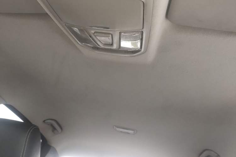 Used SAIC MAXUS T70 2019 2.0T Diesel Manual Two-Wheel Drive Comfort Version Standard Box High Chassis Headliner