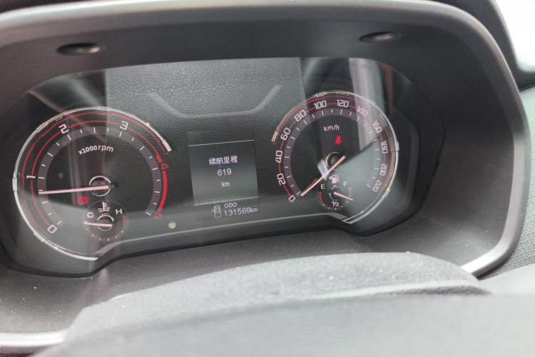 Used SAIC MAXUS T70 2019 2.0T Diesel Manual Two-Wheel Drive Comfort Version with Long Body and High Ground Clearance Instrument Cluster