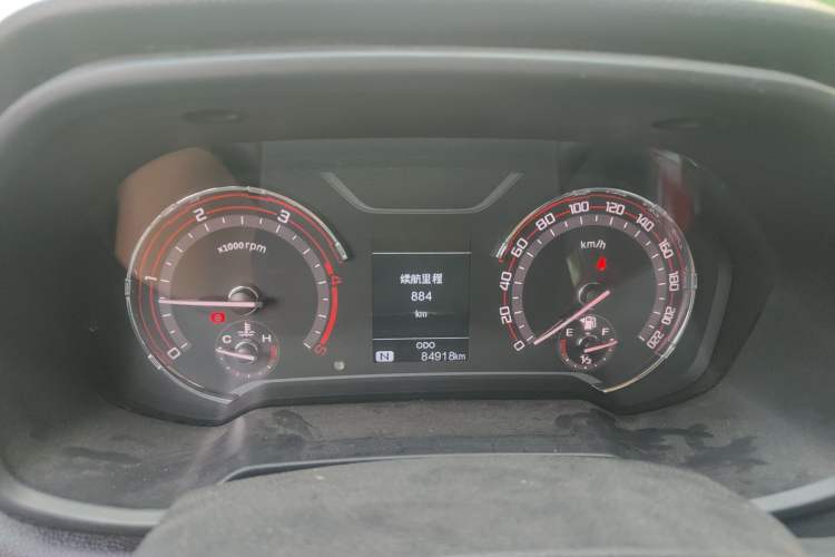 Used SAIC MAXUS T70 2019 2.0T Diesel Automatic Two-Wheel Drive Comfort Edition Standard Box with High Chassis Instrument Cluster
