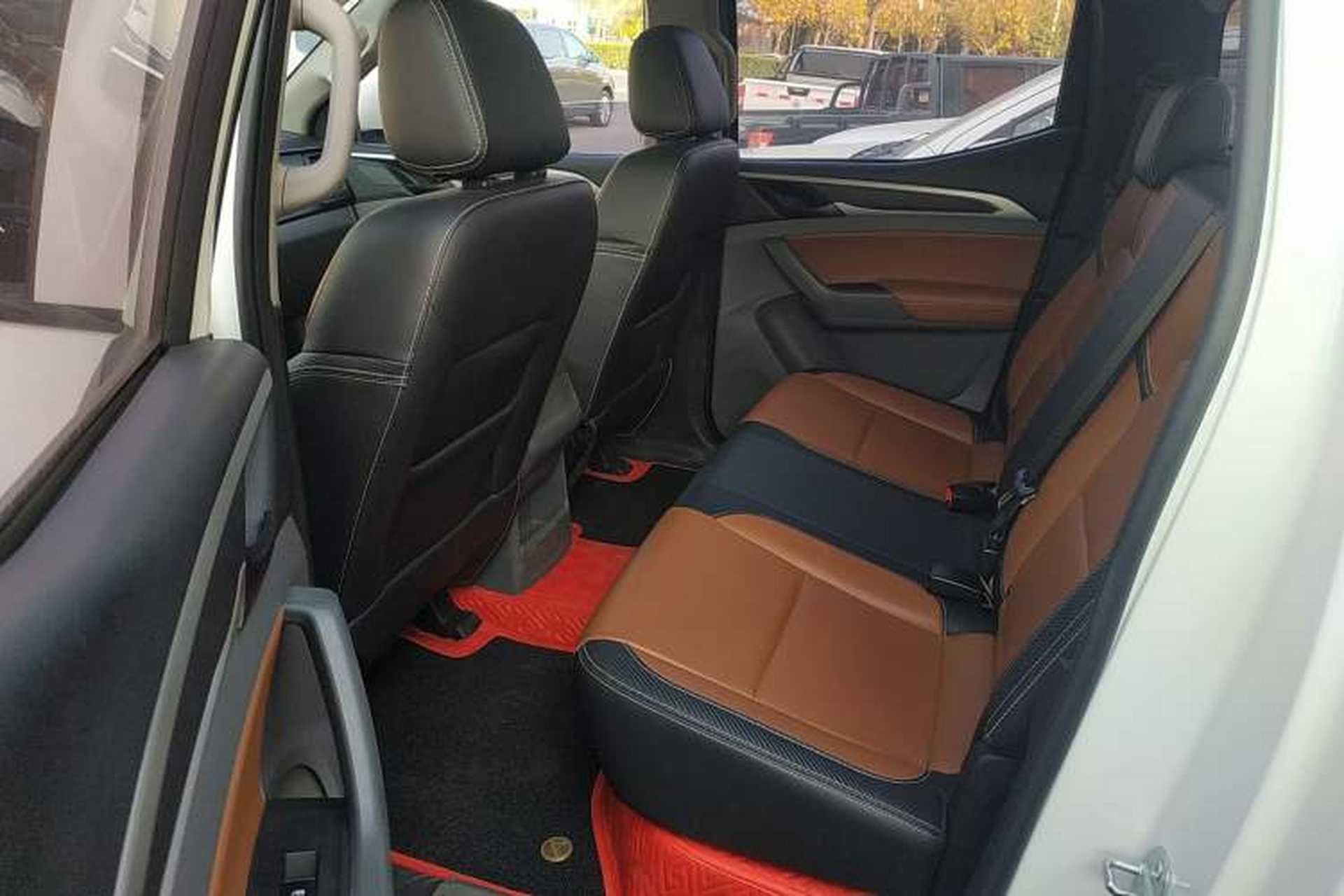 Used SAIC MAXUS T70 2019 2.0T Diesel Automatic 4x4 Comfort Version Standard Box High Ground Clearance Interior 4