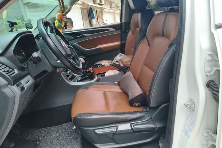 Used SAIC MAXUS T70 2019 2.0T Diesel Manual Two-Wheel Drive Comfort Version with Long Body and High Ground Clearance Left Front Seat