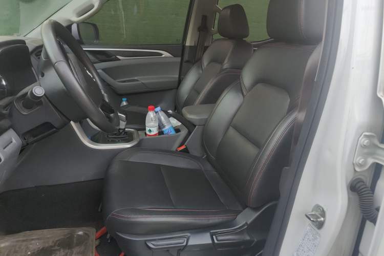 Used SAIC MAXUS T70 2019 2.0T Diesel Automatic Two-Wheel Drive Comfort Edition Standard Box with High Chassis Left Front Seat