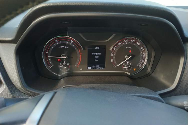 Used SAIC MAXUS T70 2019 2.0T Diesel Automatic 4x4 Comfort Version Standard Box High Ground Clearance Odometer Close Up