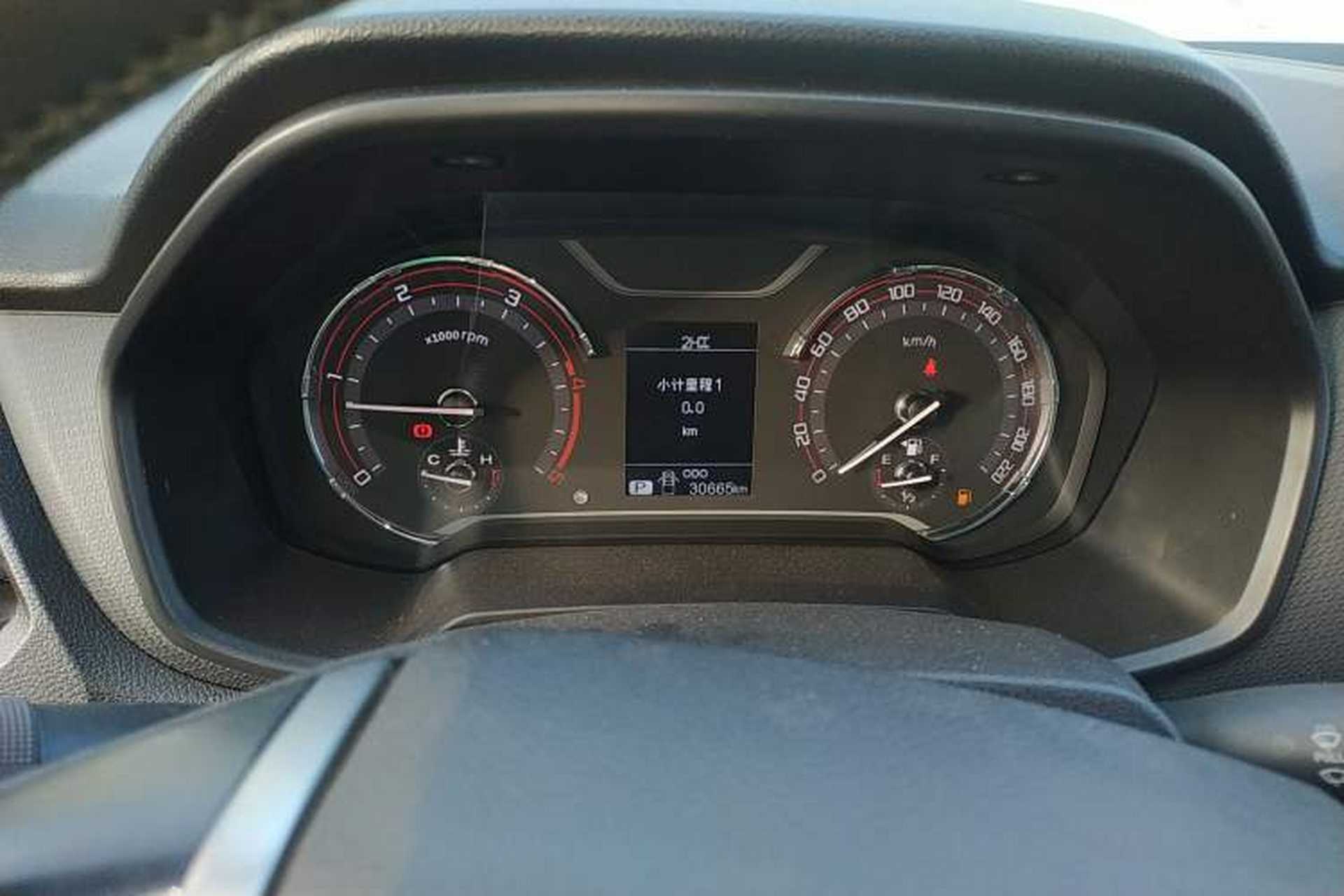 Used SAIC MAXUS T70 2019 2.0T Diesel Automatic 4x4 Comfort Version Standard Box High Ground Clearance Odometer Close Up