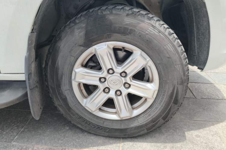 Used SAIC MAXUS T70 2019 2.0T Diesel Manual Two-Wheel Drive Comfort Version with Long Body and High Ground Clearance Right Front Wheel Hub