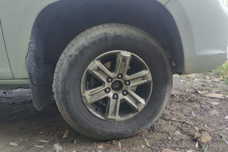 Used SAIC MAXUS T70 2019 2.0T Diesel Automatic Two-Wheel Drive Comfort Edition Standard Box with High Chassis Right Front Wheel Hub
