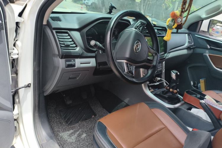 Used SAIC MAXUS T70 2019 2.0T Diesel Manual Two-Wheel Drive Comfort Version with Long Body and High Ground Clearance Steering Wheel