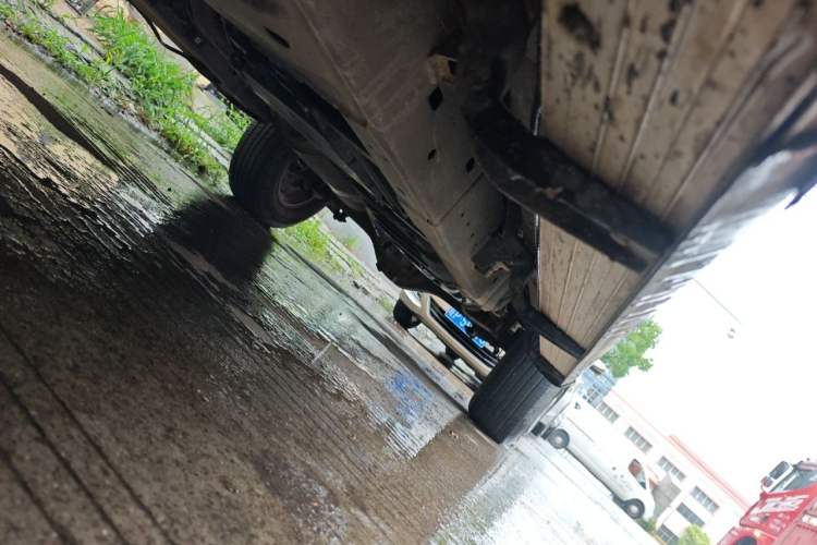 Used SAIC MAXUS T70 2020 2.0T Diesel Manual Two-Wheel Drive Comfort Version Standard Box High Ground Clearance Chassis Front Left