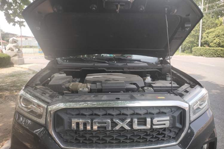Used SAIC MAXUS T70 2020 2.0T Gasoline Automatic 4x4 Elite Version with Long Body and High Ground Clearance Engine Bay