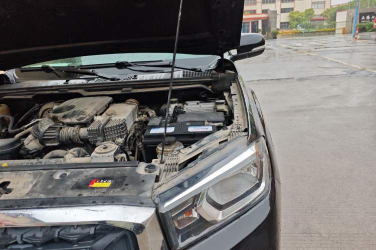 Used SAIC MAXUS T70 2020 2.0T Diesel Manual Two-Wheel Drive Comfort Version Standard Box High Ground Clearance Engine Bay Left