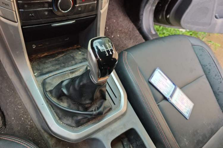 Used SAIC MAXUS T70 2020 2.0T Diesel Manual Two-Wheel Drive Comfort Version Standard Box High Ground Clearance Gear Lever