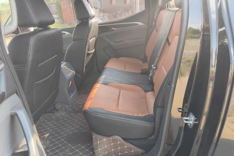 Used SAIC MAXUS T70 2020 2.0T Diesel Manual 4x4 Comfort Edition Long Bed High Ground Clearance Interior 1