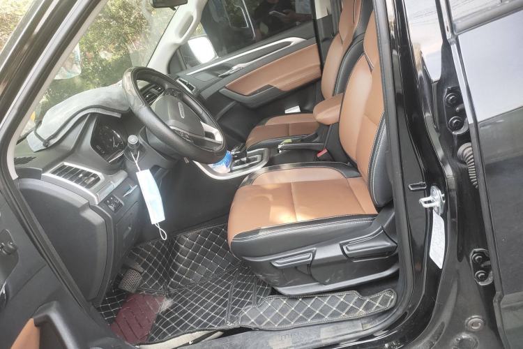Used SAIC MAXUS T70 2020 2.0T Gasoline Automatic 4x4 Elite Version with Long Body and High Ground Clearance Left Front Seat