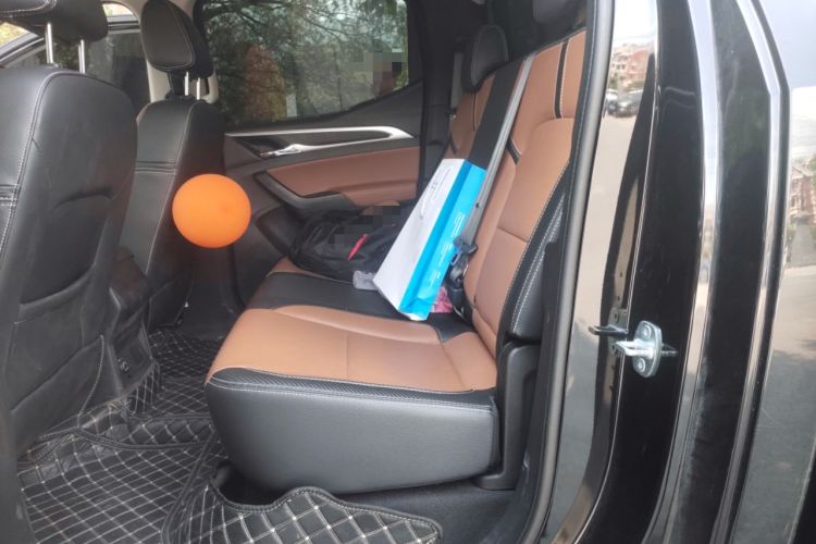 Used SAIC MAXUS T70 2020 2.0T Gasoline Automatic 4x4 Elite Version with Long Body and High Ground Clearance Left Rear Seat